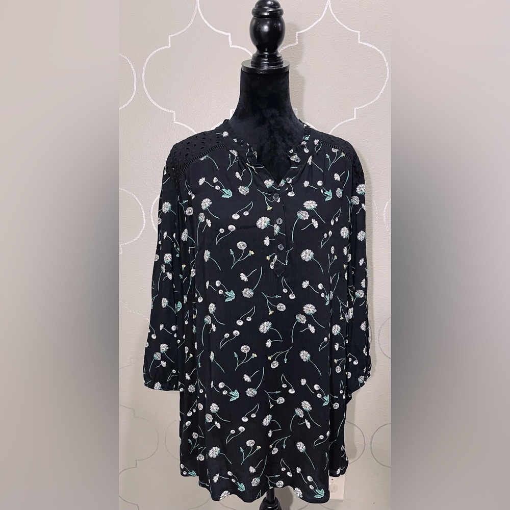Torrid Crinkle Gauze Button-Front Top size 3